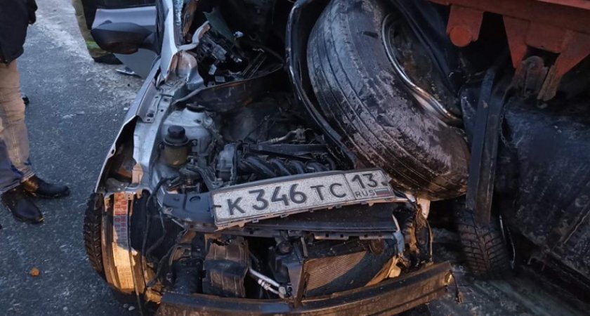 На трассе в Мордовии автоледи погибла после столкновения с КАМАЗом