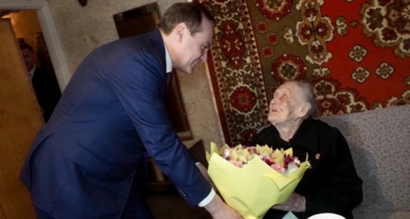 Глава Мордовии поздравил ветерана ВОВ со 100-летием