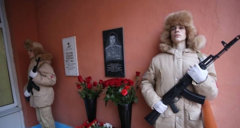 В Рузаевке открыли мемориальную доску в память об участнике СВО Андрее Кузнецове