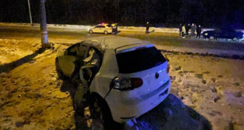 В Саранске 23-летний парень не справился с управлением и влетел в столб