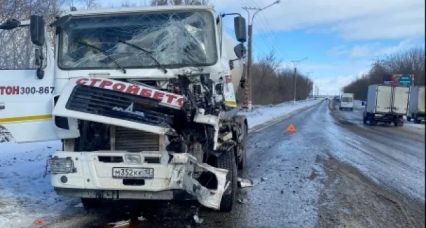 В Саранске бетономешалка врезалась в КАМАЗ