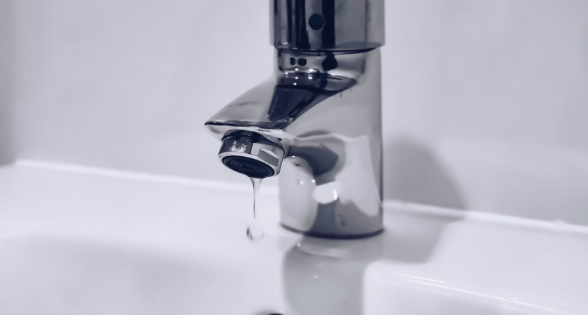 Жителям Саранска рассказали, почему на Светотехстрое идет ржавая вода