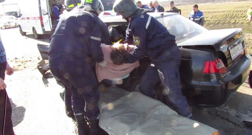 Четыре человека пострадали в столкновении иномарки и трактора в Мордовии 5 апреля 