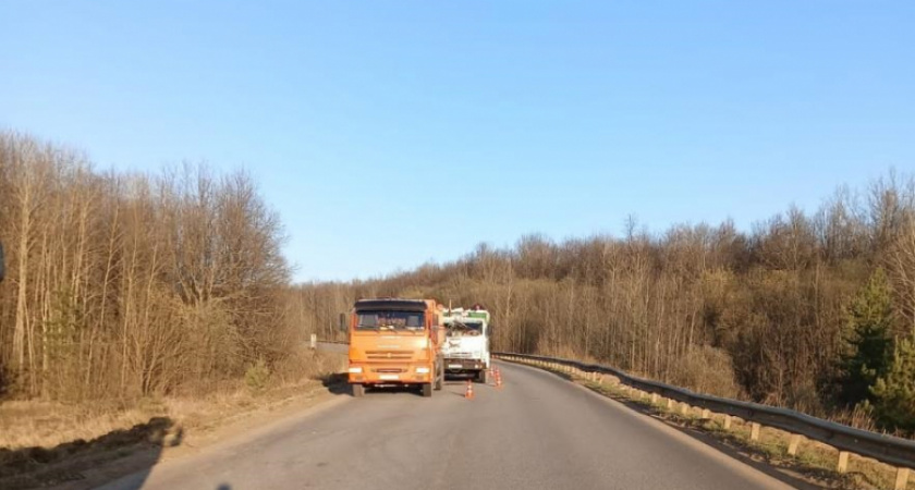 В Мордовии во время проведения дорожных работ столкнулись два КамАЗа