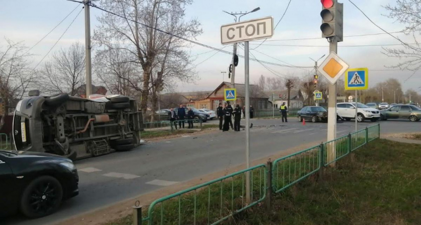 В Мордовии на перекрестке столкнулись легковушка и скорая: пациент погиб