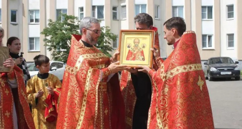 В Саранск доставили икону Николая Чудотворца с частицей мощей