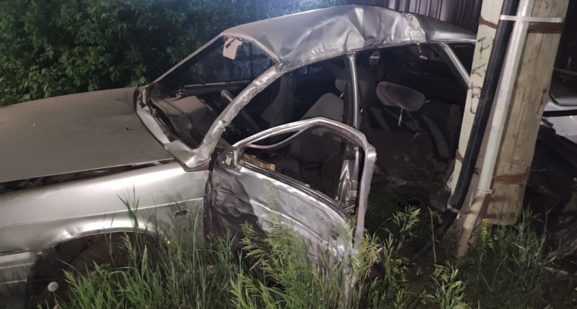 В Мордовии 23 мая легковушка врезалась в опору теплотрассы: погиб 17-летний водитель