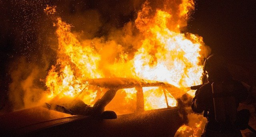 В Мордовии полностью сгорел автомобиль