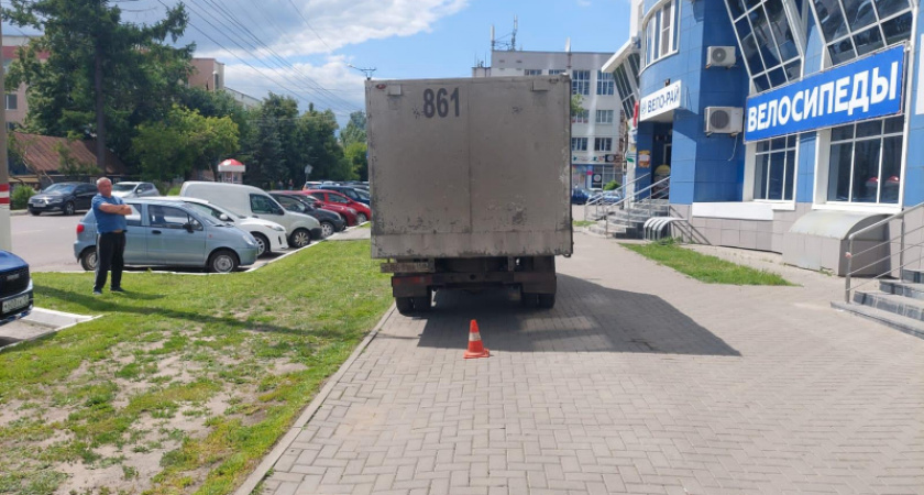 В Саранске водитель «ГАЗели» сбил женщину, которая стояла на тротуаре
