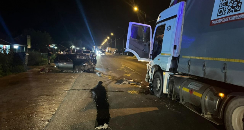 Водитель большегруза в Мордовии врезался в «Ладу Приору», погибла 47-летняя женщина