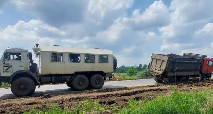 Бойцы мордовского спецназа помогли водителю КАМАЗа 