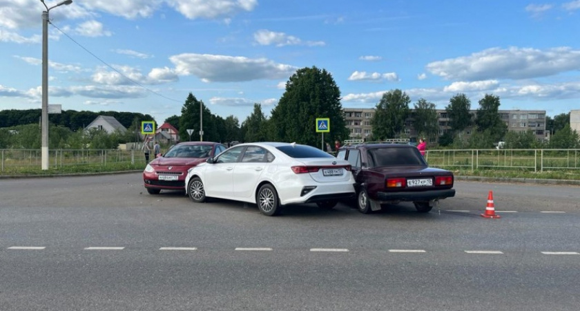 В Мордовии 37-летняя автоледи устроила тройное ДТП