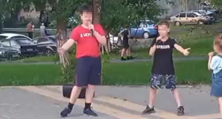 В Саранске школьники спели песню Бременских музыкантов на бульваре Братьев Веденяпиных