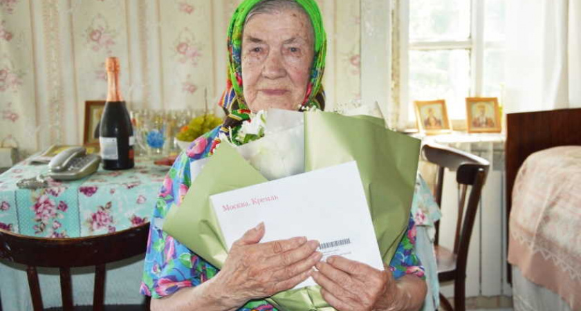 Президент Путин поздравил с юбилеем ровесницу Ельниковского района