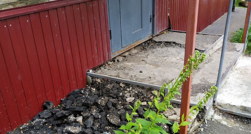 Жители Саранска пожаловались на бездействие УК в доме на улице Попова 