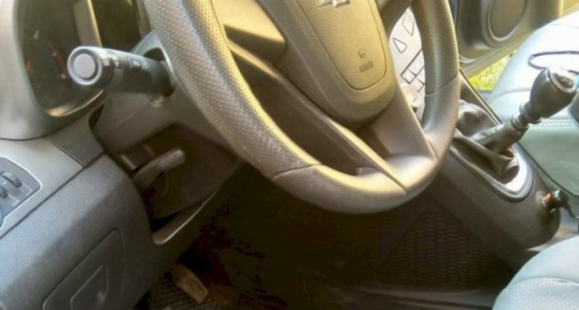 В Саранске пьяный угонщик проехал несколько метров назад и врезался в автомобиль