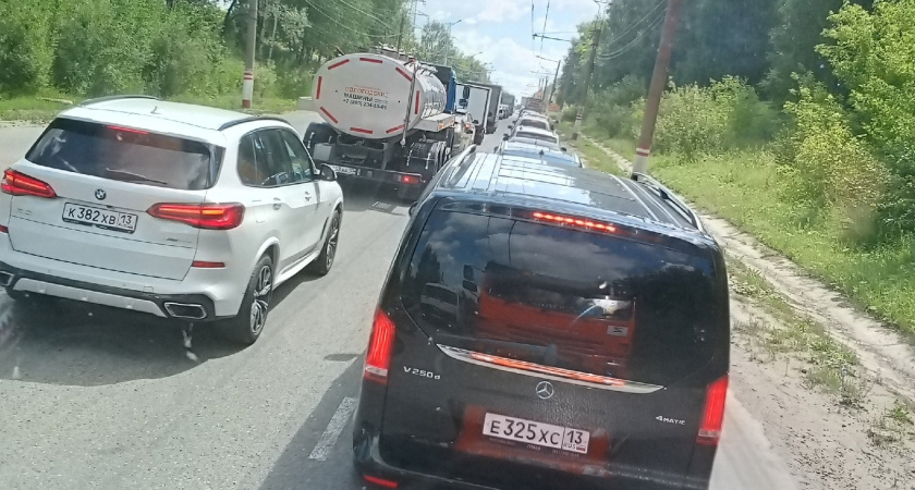 Жители Саранска пожаловались на большие пробки из-за нового светофора