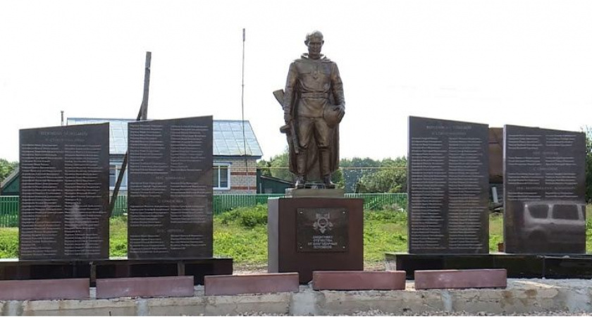 В селе Мордовии открыли обновленный памятник павшим воинам