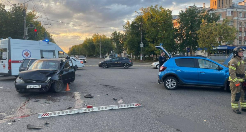На улице Ульянова в Саранске в ДТП с LADA пострадали две женщины