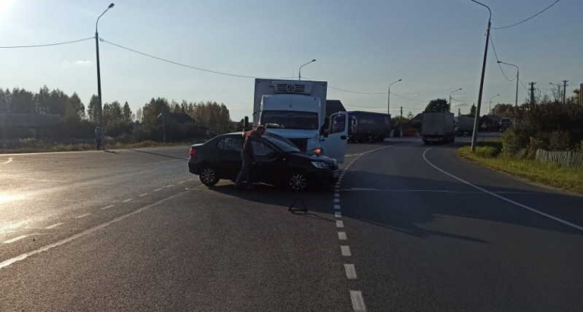 В Зубово-Полянском районе в ДТП с ГАЗон Next пострадала 54-летняя пассажирка Renault