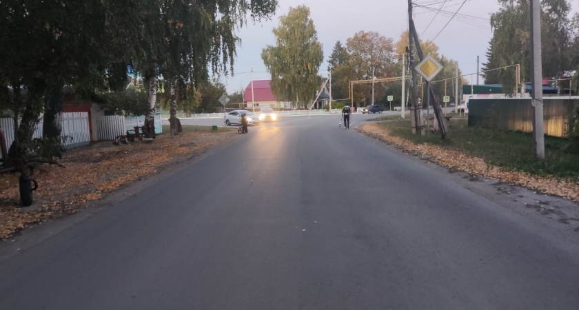 В Дубенском районе в ДТП пострадал 21-летний водитель мопеда 