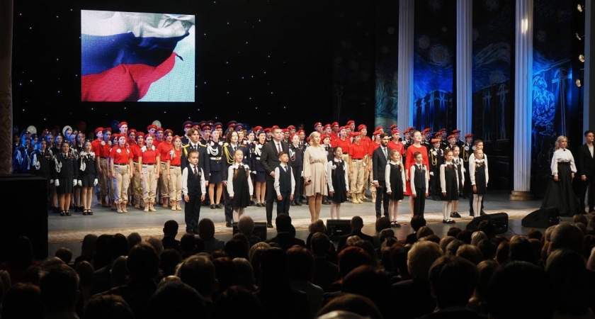 Глава Мордовии Артем Здунов поблагодарил учителей республики за их многолетнюю работу