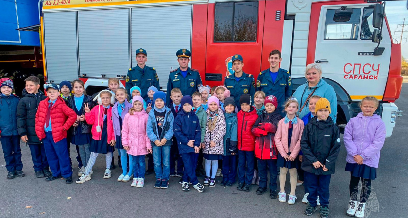 Для учащихся школы № 31 города Саранска сотрудники пожарно-спасательной части провели экскурсию