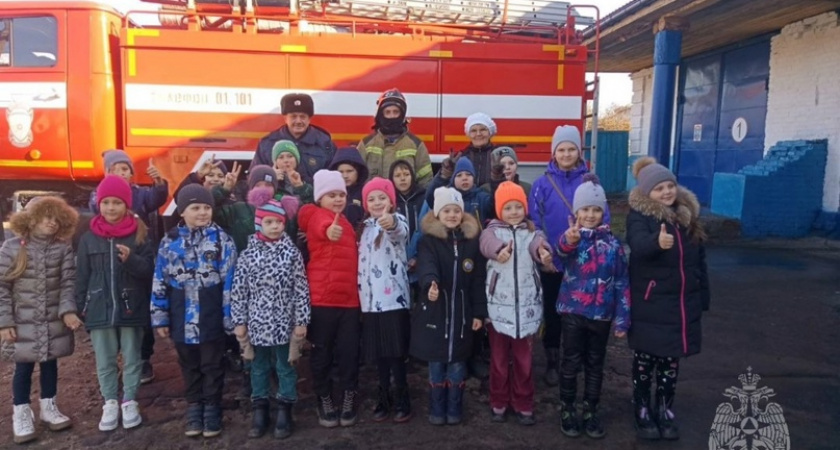 Ученики городской школы № 1 побывали на пожарной части 23 города Темников