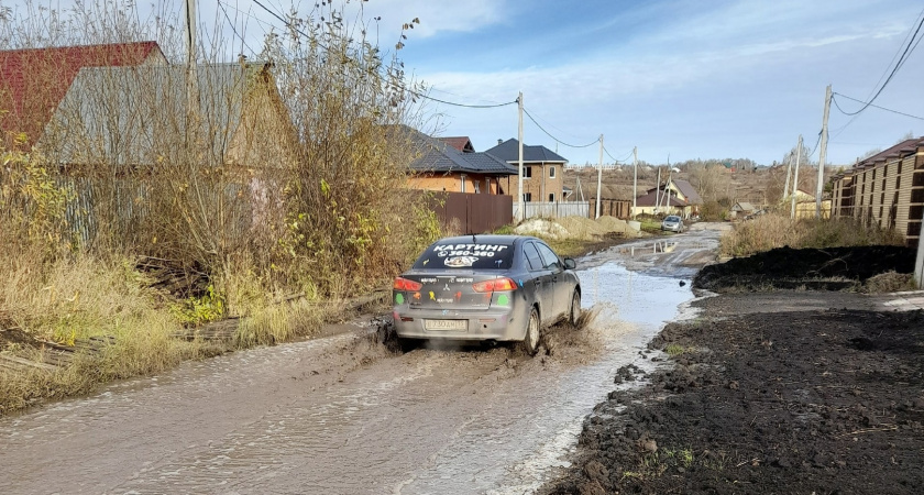 Жители Николаевки возмутились отсутствием асфальта и освещения 