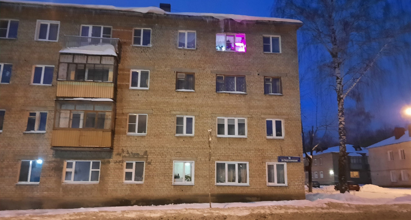 В Саранске с крыш многоквартирных домов не убирают наледь