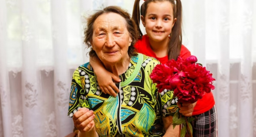 15 тысяч рублей дадут всем пенсионерам в декабре. Названа дата новогодней выплаты