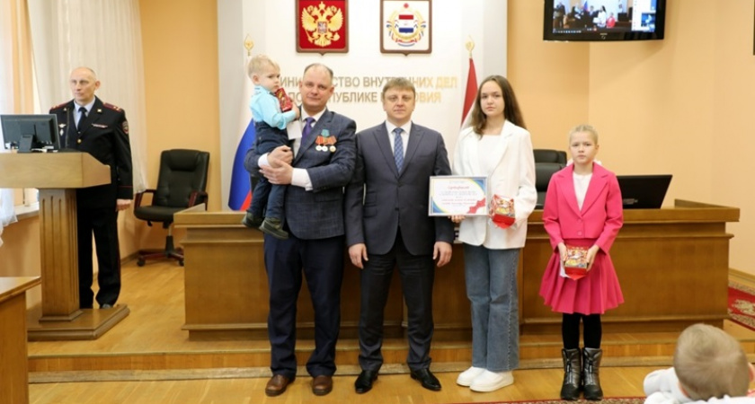 В Мордовии полицейские получили жилищные сертификаты