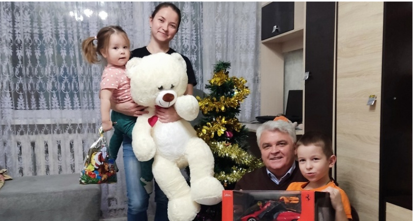 Сенатор Петр Тултаев навестил юных жителей Саранска