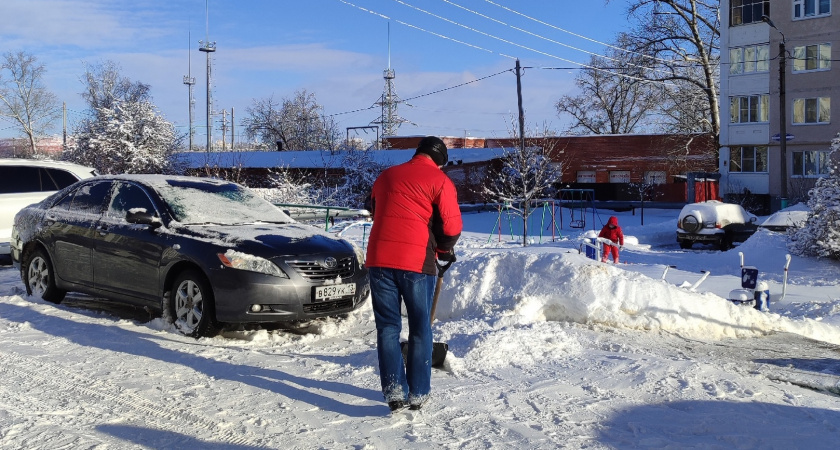 Жители Саранска устроили флешмоб по уборке снега