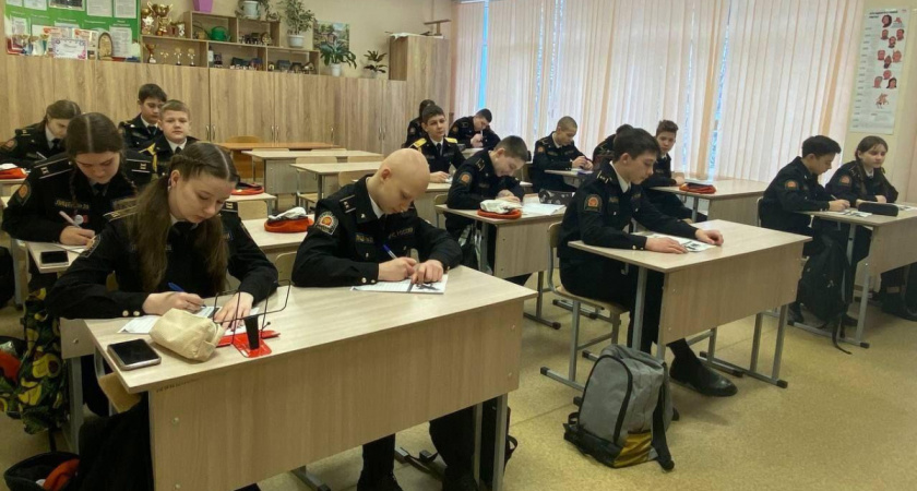 Учащиеся лицея №26 Саранска пишут письма военнослужащим в зоне СВО