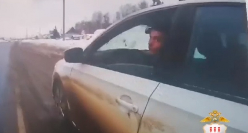 В Мордовии полиция задержала на трассе двух курьеров телефонных мошенников