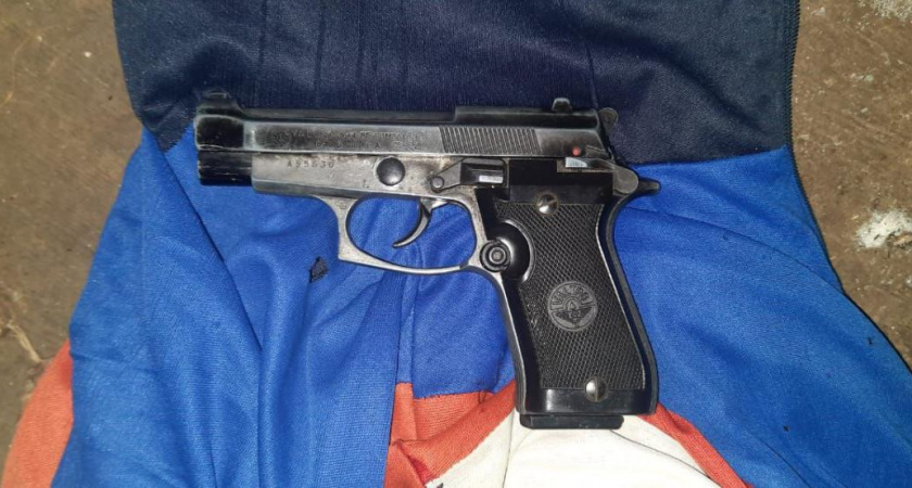 Жительница Мордовии сдала Росгвардии найденный в старых вещах пистолет 