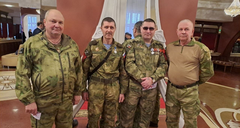 В Рузаевке открыли две парты героев СВО