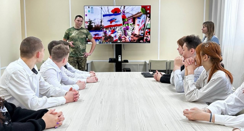 В Саранске ветеран СВО рассказал школьникам о Крымской весне