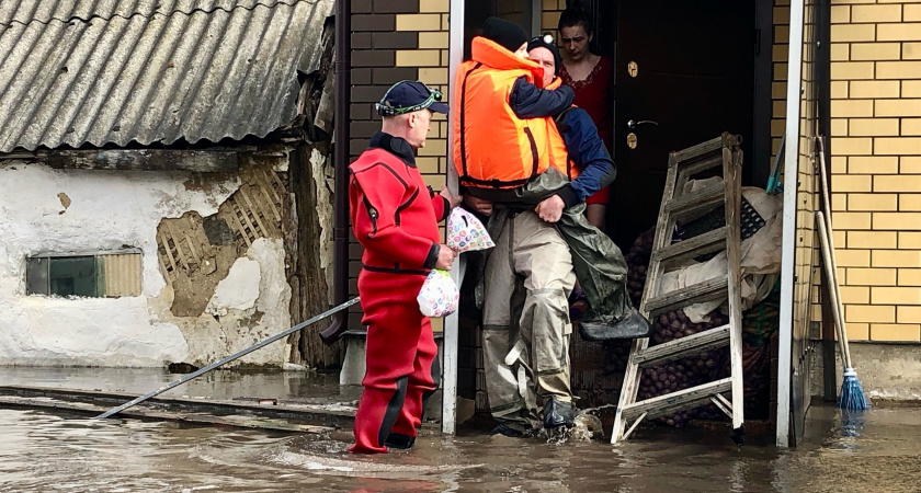 В Рузаевке спасатели эвакуировали жителей подтопленных домов