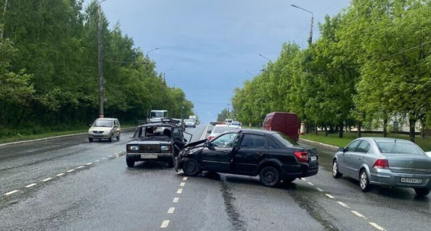 В Саранске в ДТП с нелегальным таксистом пострадали двое