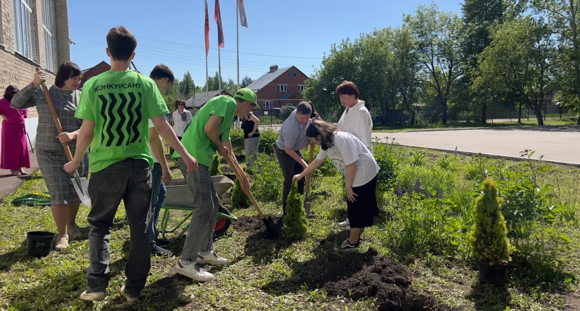 В Саранске студенты высадили Аллею чемпионатного движения «Профессионалы»