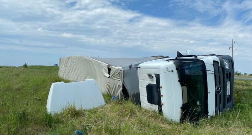 В Торбеевском районе опрокинулся на бок грузовик, пострадал водитель