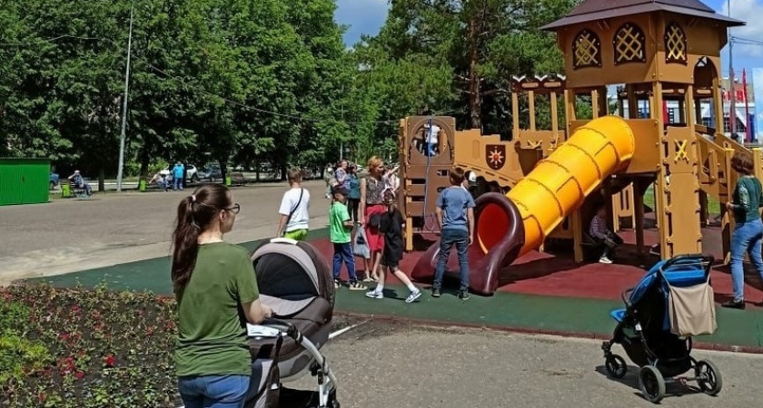 В Саранске установили новую детскую площадку
