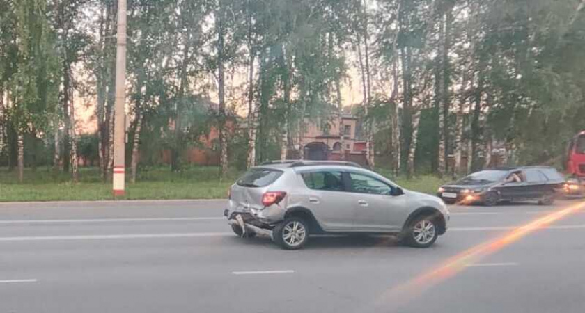 На улице Осипенко в Саранске в ДТП попали две автоледи