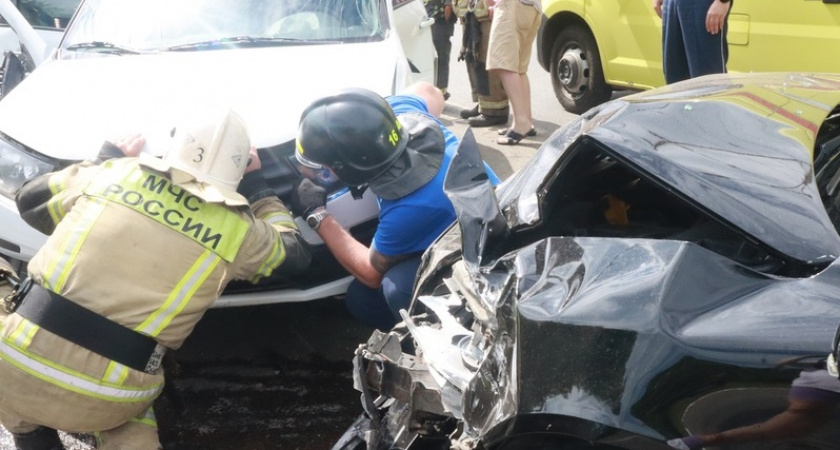 В Саранске в ДТП с Lada и Skoda пострадали два человека