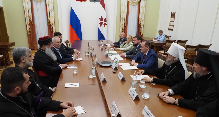 Артём Здунов провел встречу с делегацией Ассирийской церкви Востока