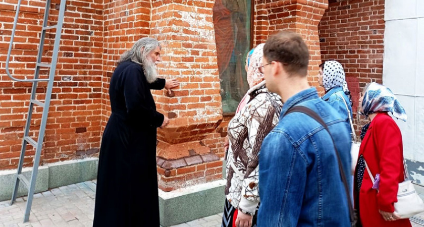 Слепые посетили старейший храм Мордовии в Саранске