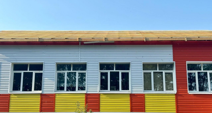 В Саранске приводят в порядок поврежденную ураганом крышу школы