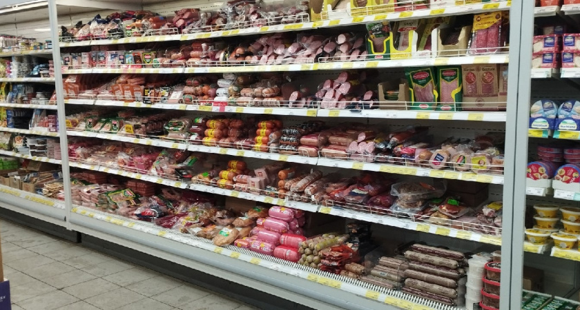 Тревожная масса: "Роспотребнадзор" выявил — россияне все больше едят мясной клей и не только вместо мяса